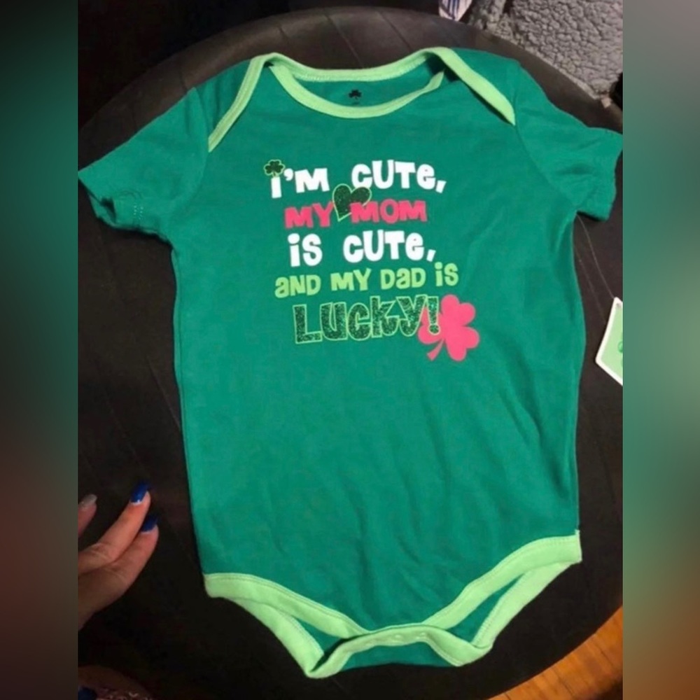 St Patricks Day onesie NEW 18 months shamrocks